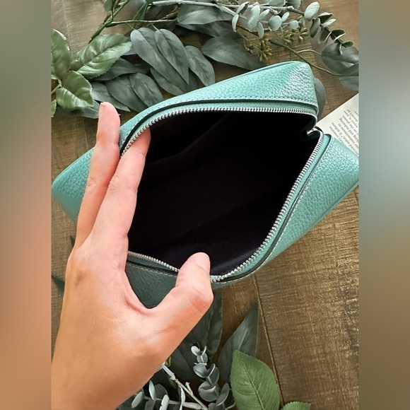 Coach Bag Cosmetic NWT - Picture 3 of 7